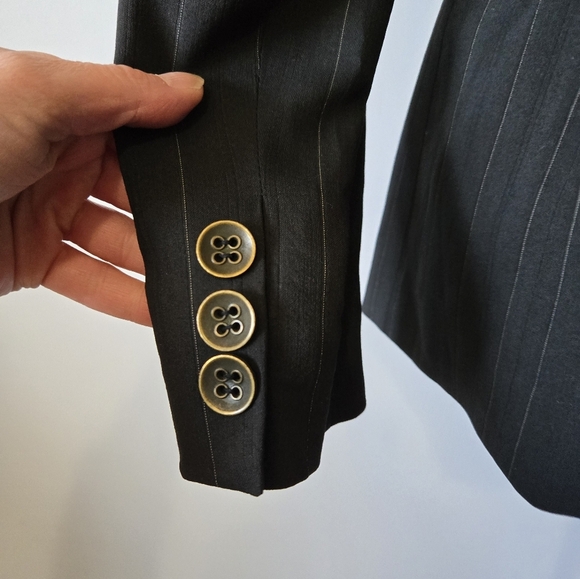 FRANCO MIRABELLI Black Pinstripe Lightweight Wool Blazer. Size 4 - Picture 7 of 13